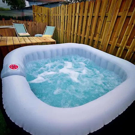 Appartement Tiny House Climatisée En Bord De Bassin *